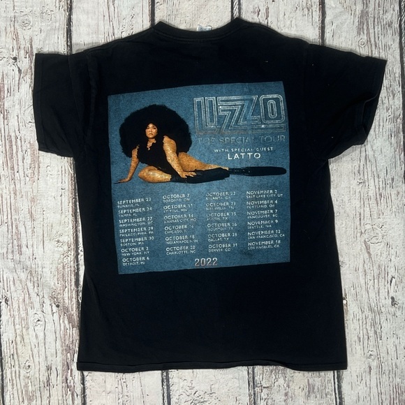 Lizzo 2022 The Special Tour Music Hip Hop Rap Concert Tshirt - Picture 3 of 6
